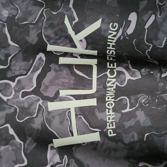 HUK Men's Size Large Camo Fishing Shirt - Picture 2 of 6
